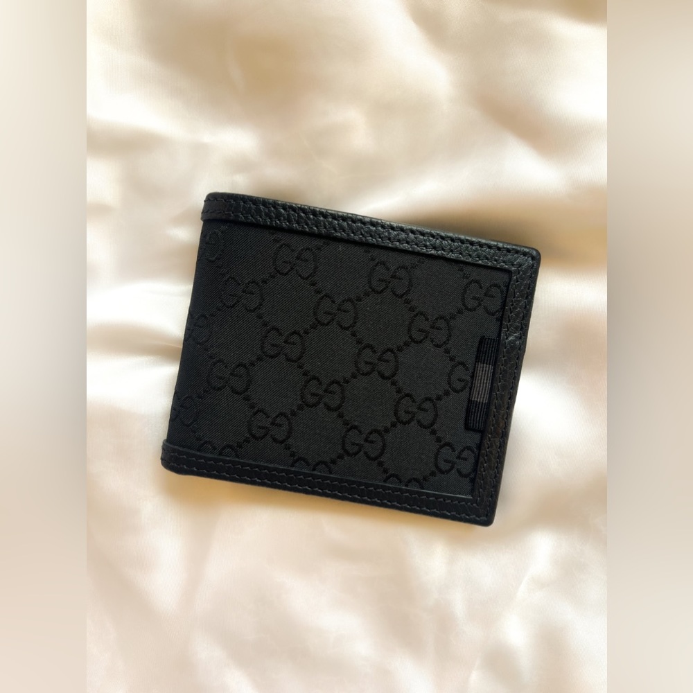💞💞SOLD💞💞NWT Gucci Black Canvas Bifold Wallet